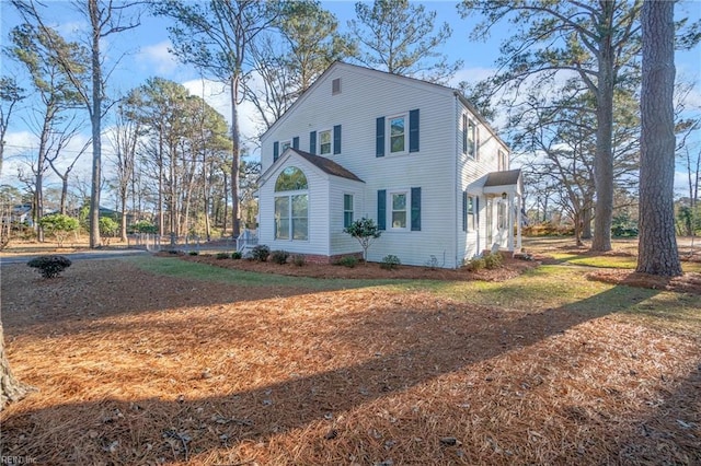 view of side of property featuring a yard