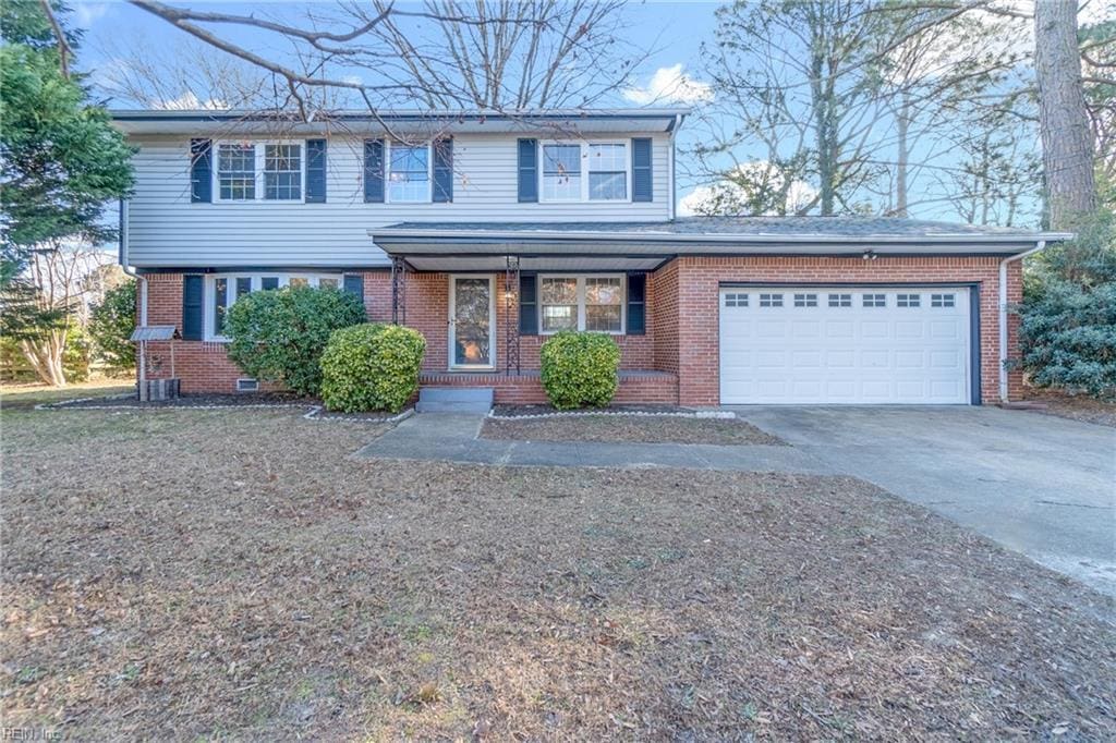 view of front of house featuring a garage