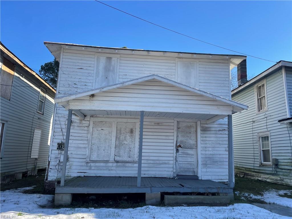 view of front facade featuring covered porch