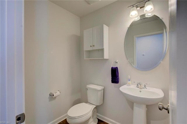 bathroom featuring toilet and sink