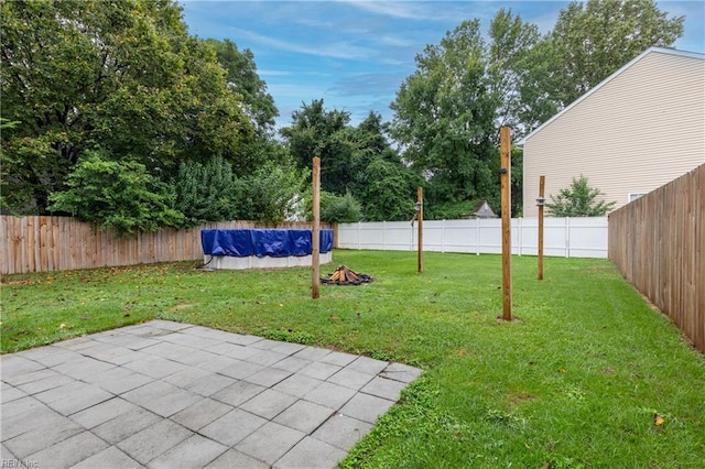 view of yard with a covered pool and a patio