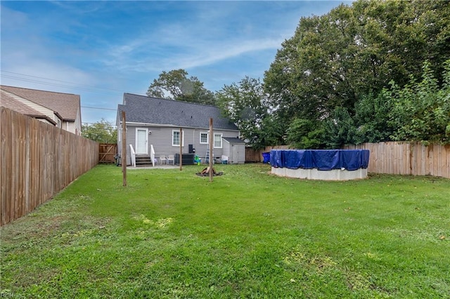 view of yard featuring a covered pool