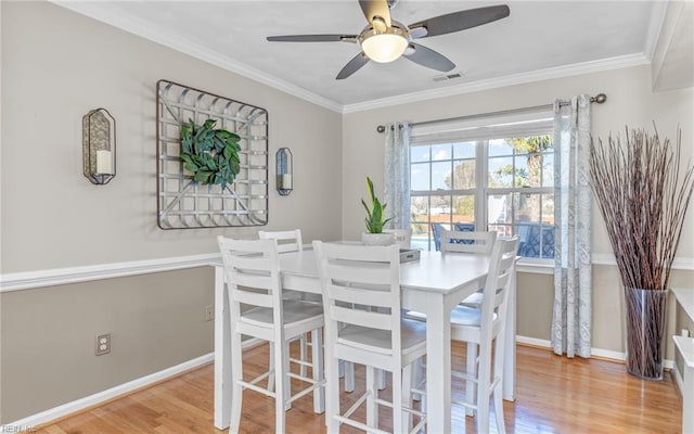 dining area with ceiling fan, ornamental molding, and hardwood / wood-style floors