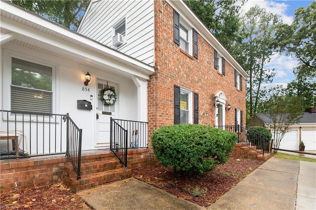 property entrance with covered porch