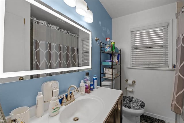 bathroom with a shower with shower curtain, vanity, and toilet