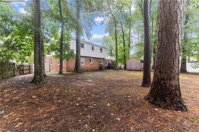 view of yard with a storage shed