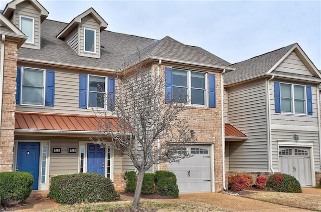 townhome / multi-family property featuring a garage