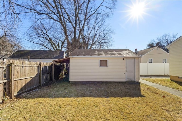 view of outbuilding featuring a carport and a lawn