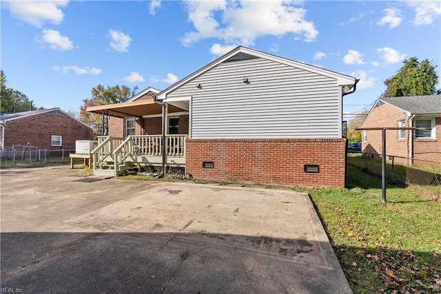 back of house featuring covered porch