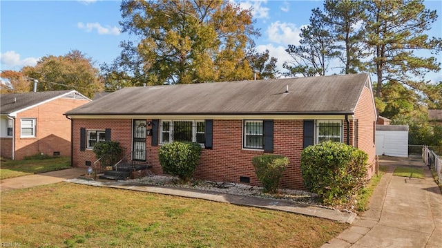 single story home featuring a front yard