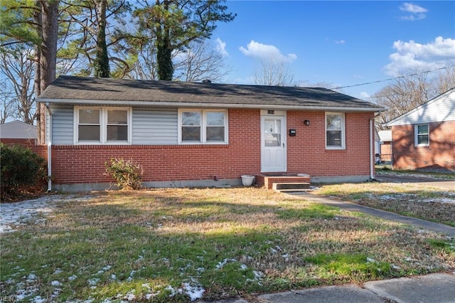 view of front of home with a front lawn