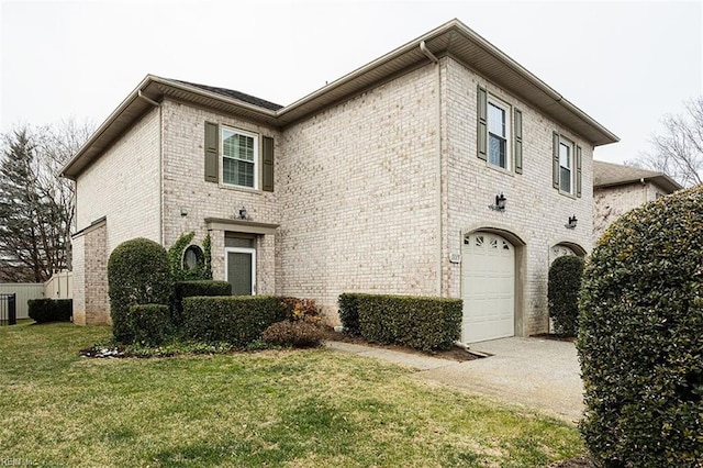 view of front of property featuring a front yard and a garage