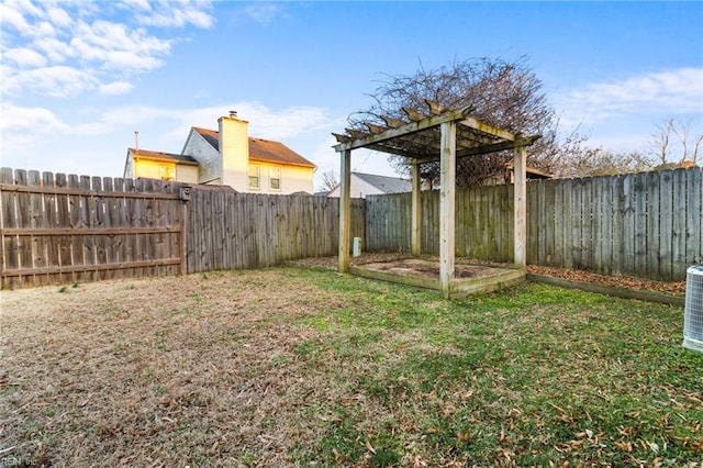 view of yard featuring a pergola