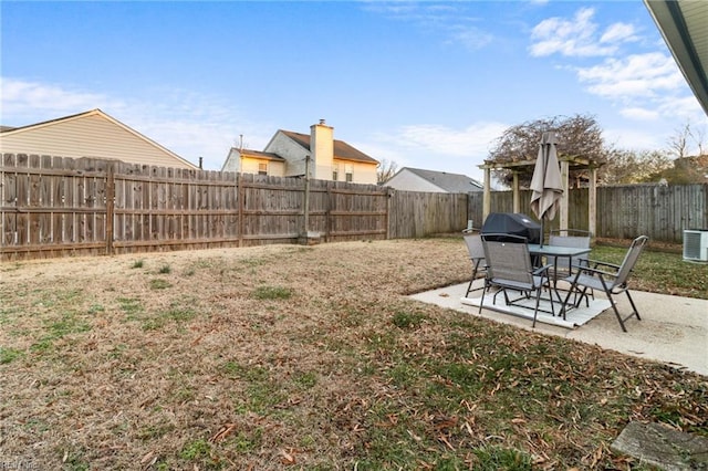 view of yard with a patio