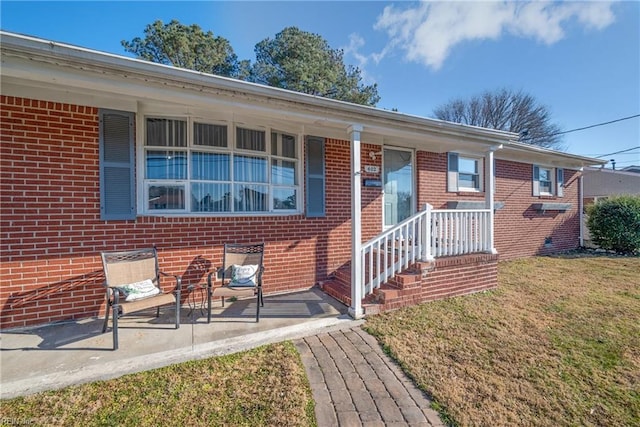 view of front of property with a front yard