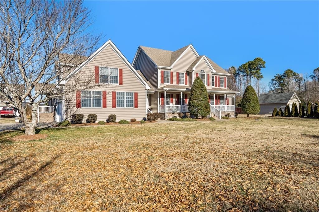 view of front facade featuring a porch and a front lawn