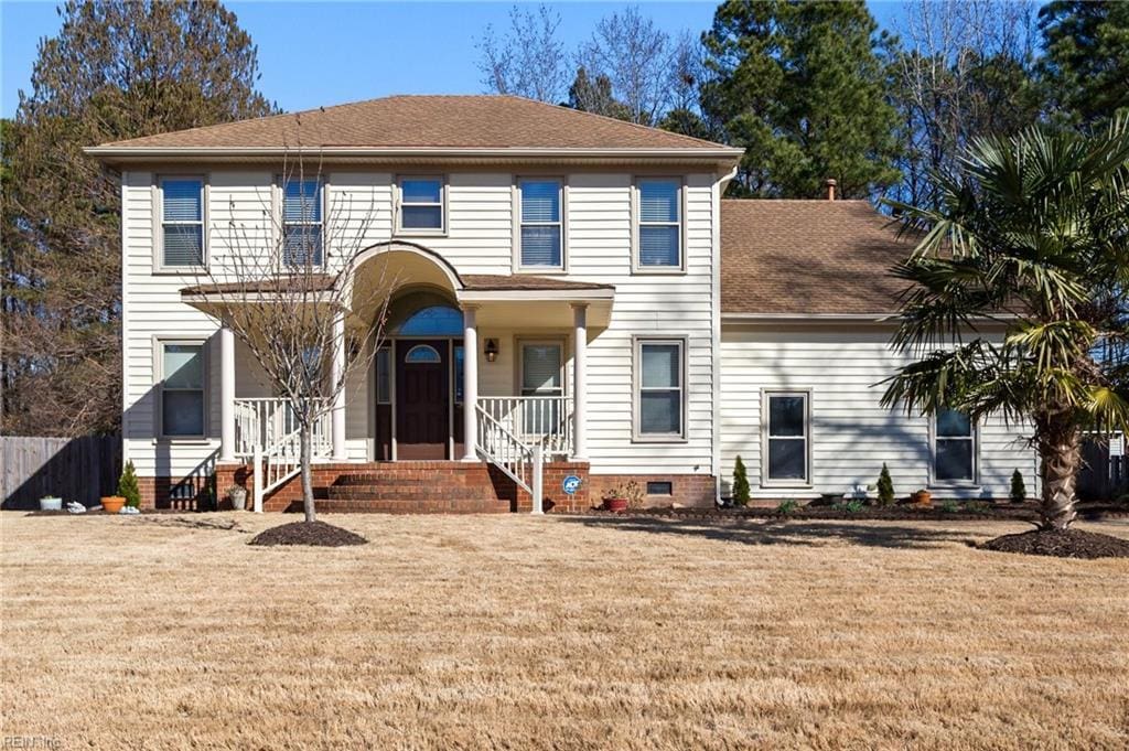 view of front of home with a front lawn