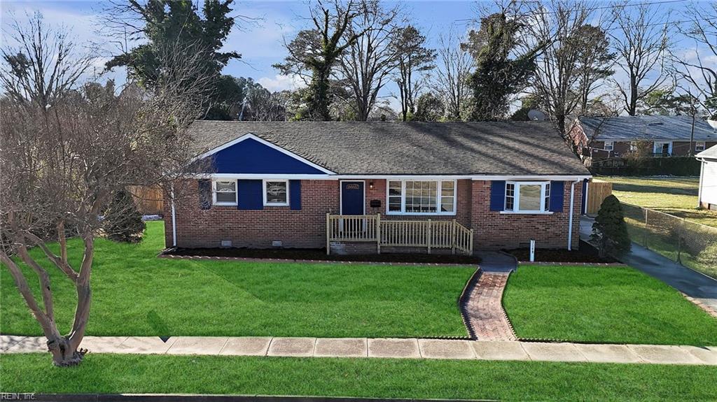 ranch-style home with a front yard