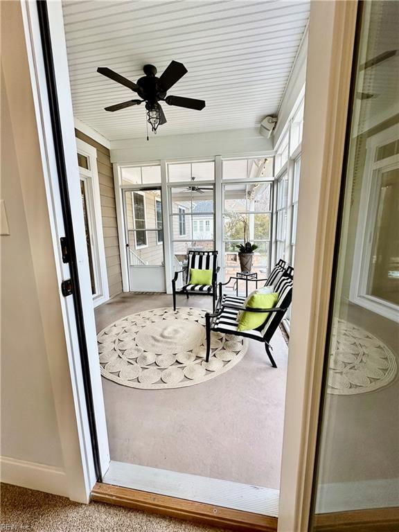 sunroom featuring ceiling fan