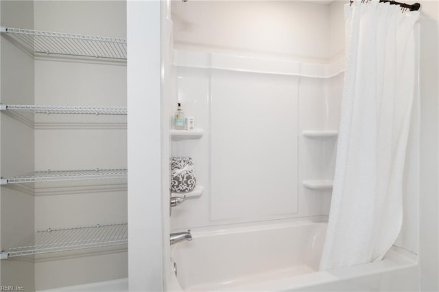 bathroom with shower / tub combo