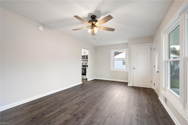 unfurnished room with dark wood-type flooring, a textured ceiling, and ceiling fan