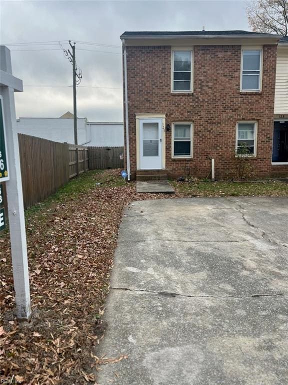 view of front of home featuring a patio