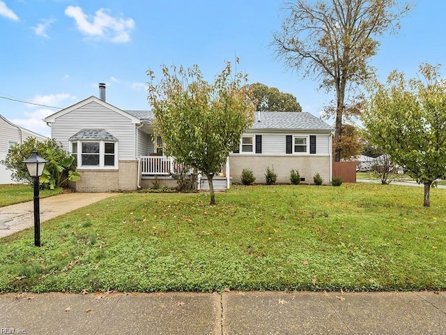 view of front facade with a front lawn and a porch