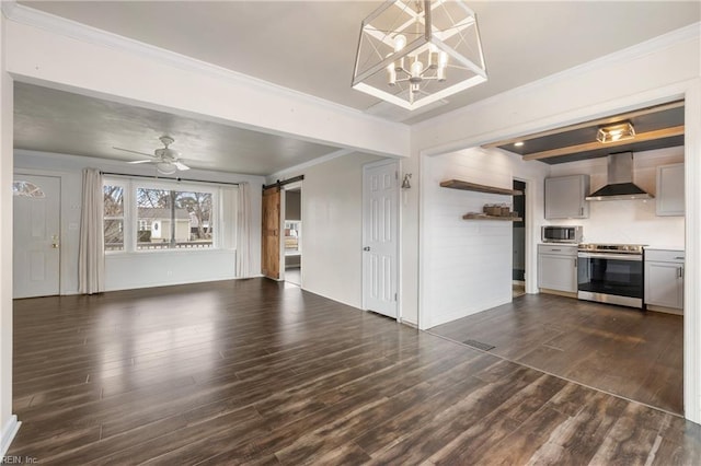 unfurnished living room featuring ceiling fan, a barn door, dark hardwood / wood-style floors, and crown molding