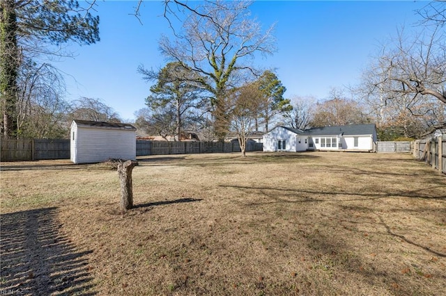 view of yard with a storage shed