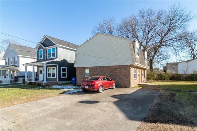 view of front of home with a front lawn