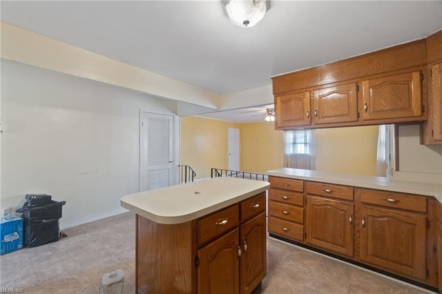 kitchen featuring ceiling fan, kitchen peninsula, and a center island