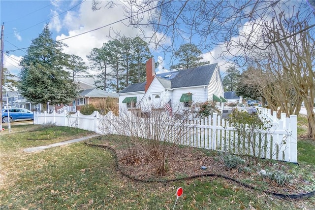 view of front of property with a front lawn