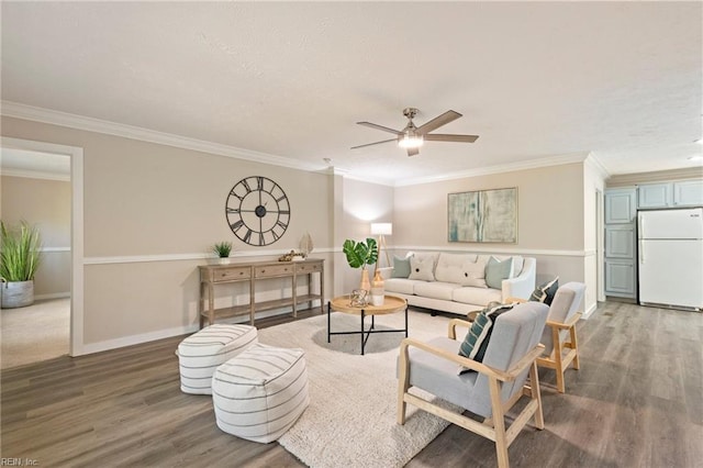 living room featuring ceiling fan, crown molding, and hardwood / wood-style floors