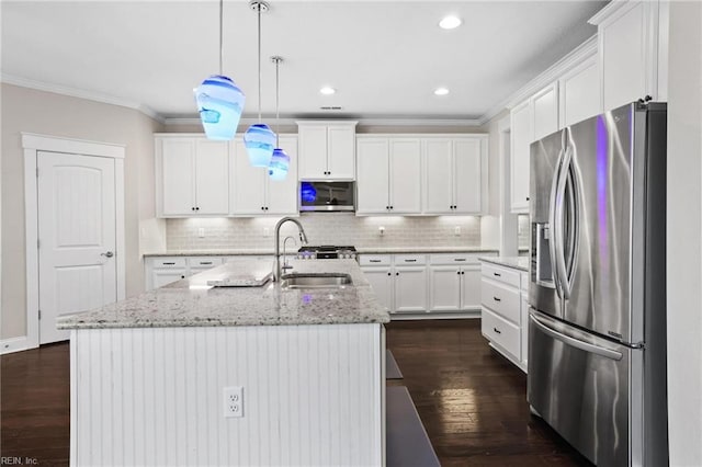 kitchen featuring sink, white cabinets, pendant lighting, a kitchen island with sink, and appliances with stainless steel finishes