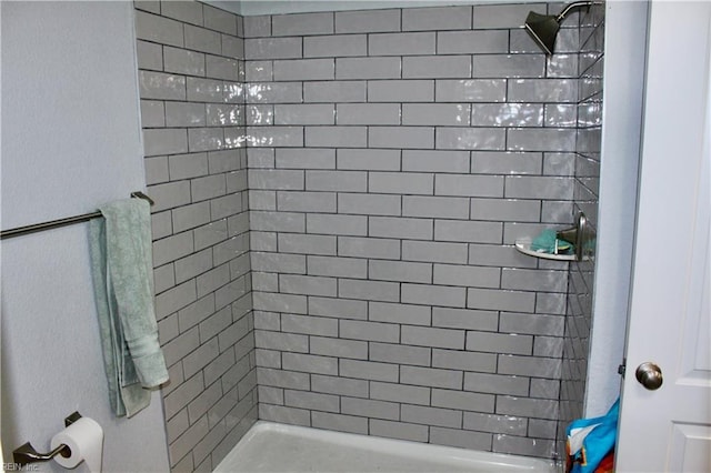 bathroom featuring a tile shower