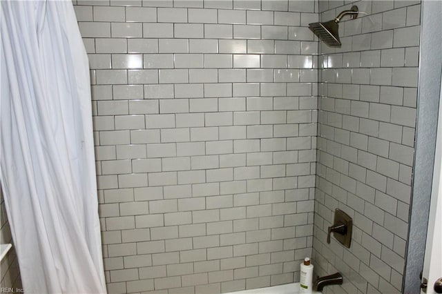 bathroom featuring shower / bathtub combination with curtain