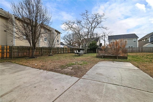 view of yard with a patio area