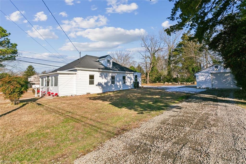 view of side of property featuring a yard