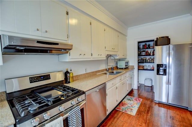 kitchen featuring sink, crown molding, dark wood-type flooring, appliances with stainless steel finishes, and cream cabinetry