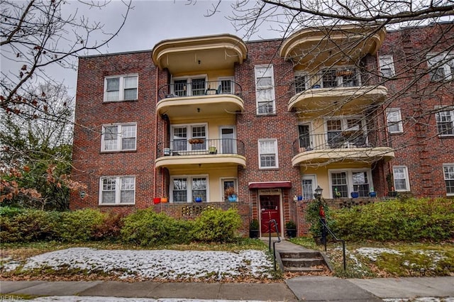 view of front of property