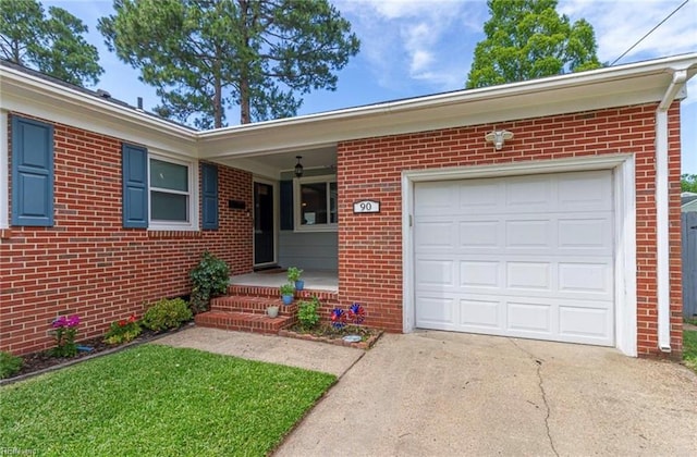 view of front facade with a garage and a front yard