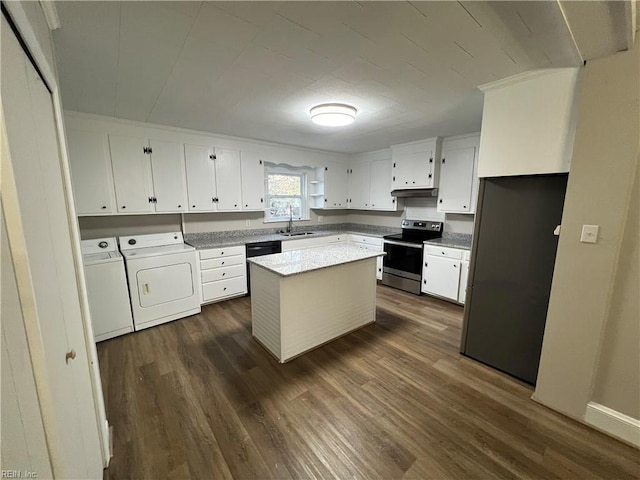 kitchen with electric stove, a center island, sink, washing machine and clothes dryer, and white cabinets