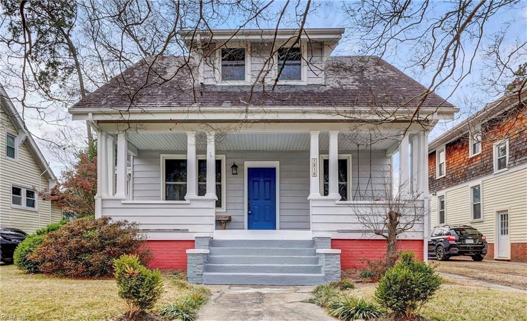 view of front of property featuring a porch