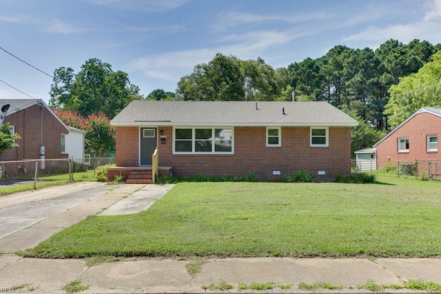 view of front of property featuring a front yard