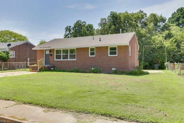 view of front of property featuring a front lawn