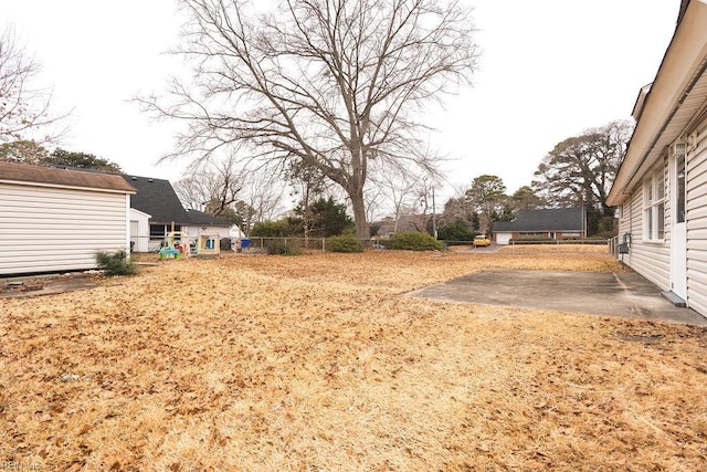 view of yard featuring a patio area