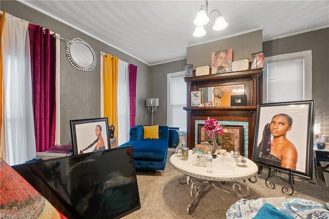 sitting room with carpet flooring, crown molding, and a notable chandelier