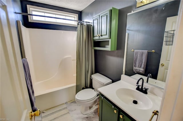 full bathroom with a textured ceiling, toilet, vanity, and shower / bath combo