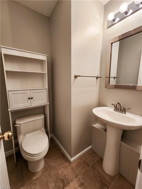 bathroom featuring toilet and sink