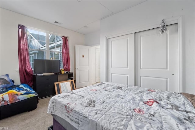 bedroom featuring carpet and a closet